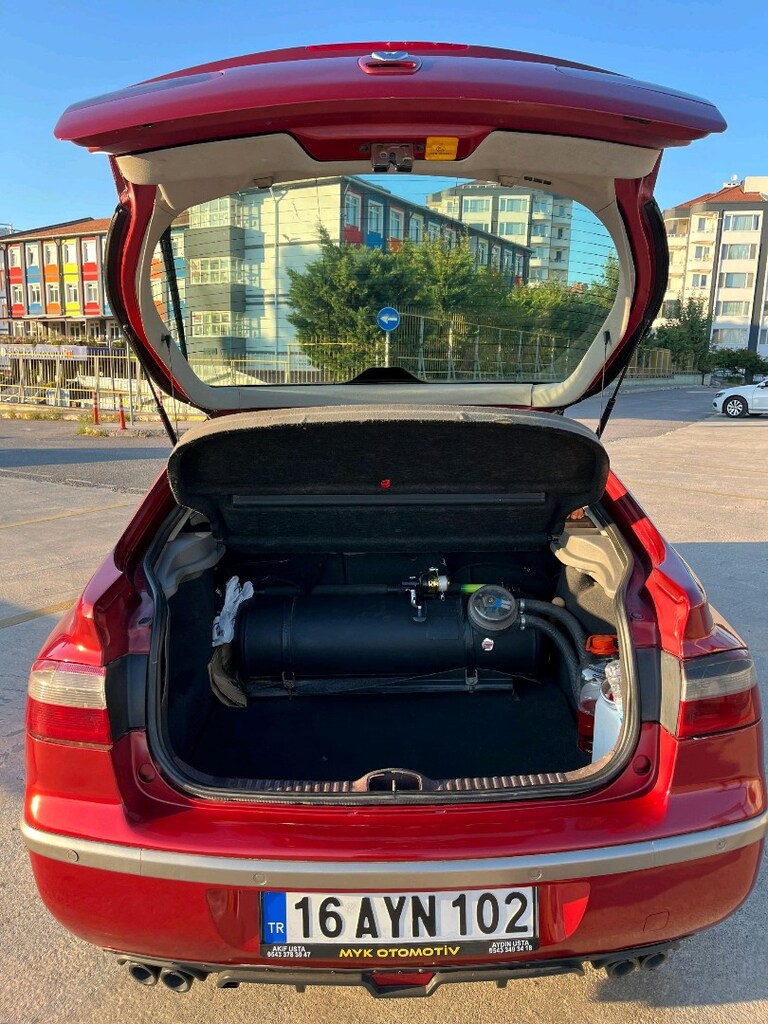 2003 laguna2 1.6 16 valf aciliyet durumu var - 3
