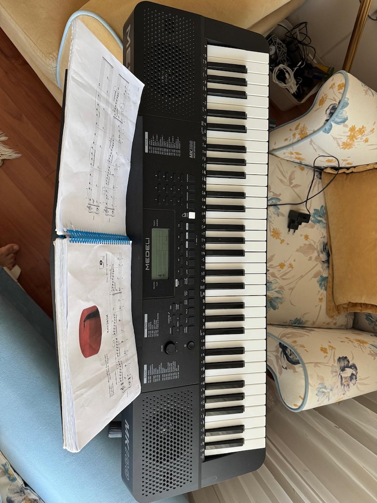 Medeli MK100 61 Tuşlu Org - 1 Yıllık, Sehpalı - 2