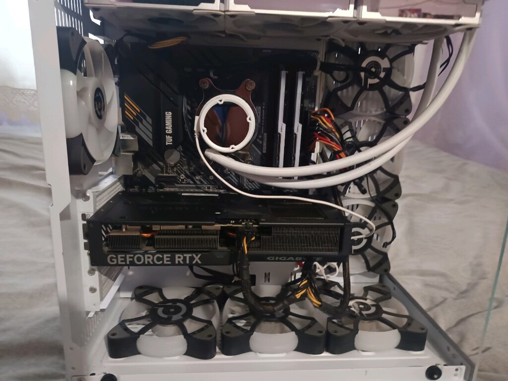 RTX 4070 EKRAN KARTI RYZEN 5 5600 İSLEMCİLİ AZ KULLANİLMİS SİSTEM - 4