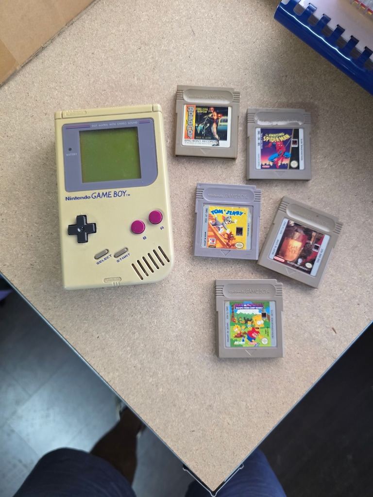 Nintendo Game Boy + 5 Adet Orijinal Kaset