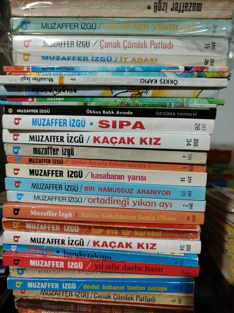 MUZAFFER İZGÜ KİTAPLARI - 4
