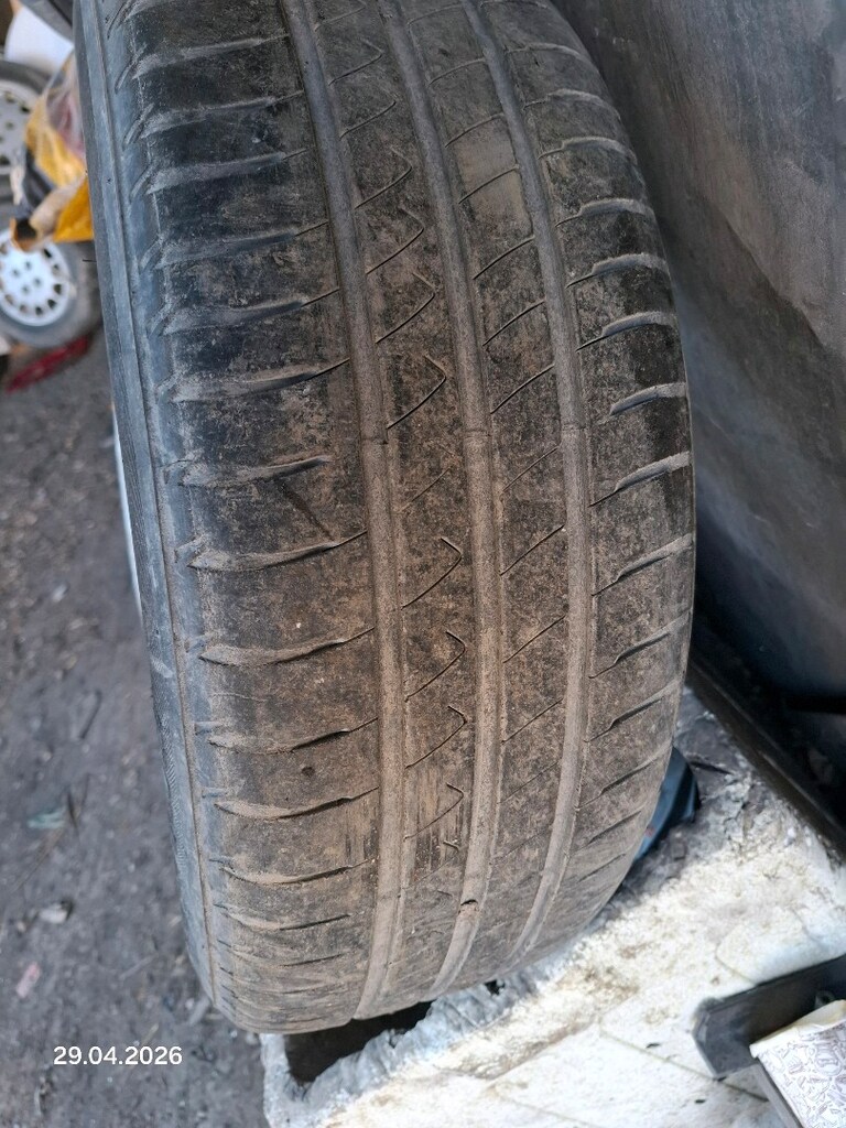 laguna 1 jant 5 bijonlu 15 jant 1 adet vardır isterlerse takım yapılır - 2
