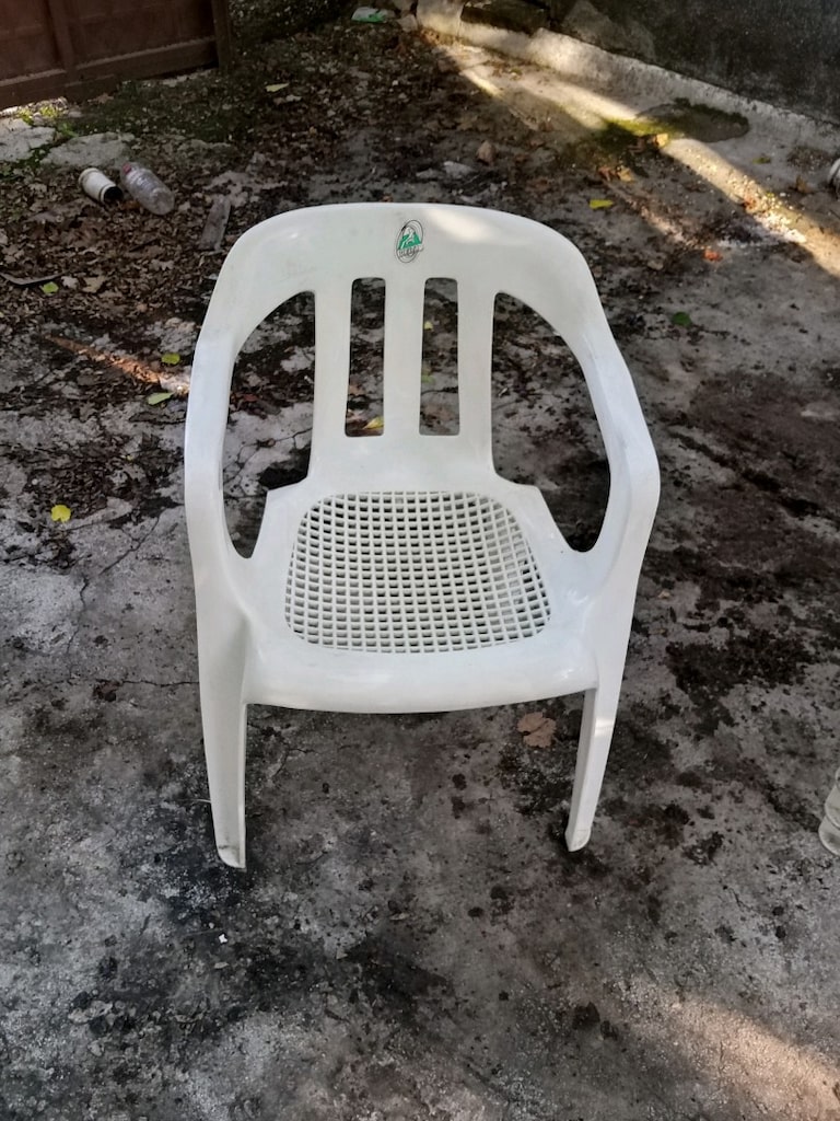 Bahçe, Balkon ve Teras İçin Beyaz Plastik Sandalye (5'li Takım) - 2