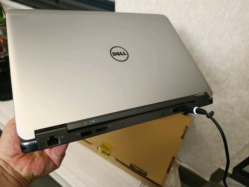 Temiz Dell Latitude E7240 Laptop – i5 / 8 GB RAM / 128 GB SSD - 6