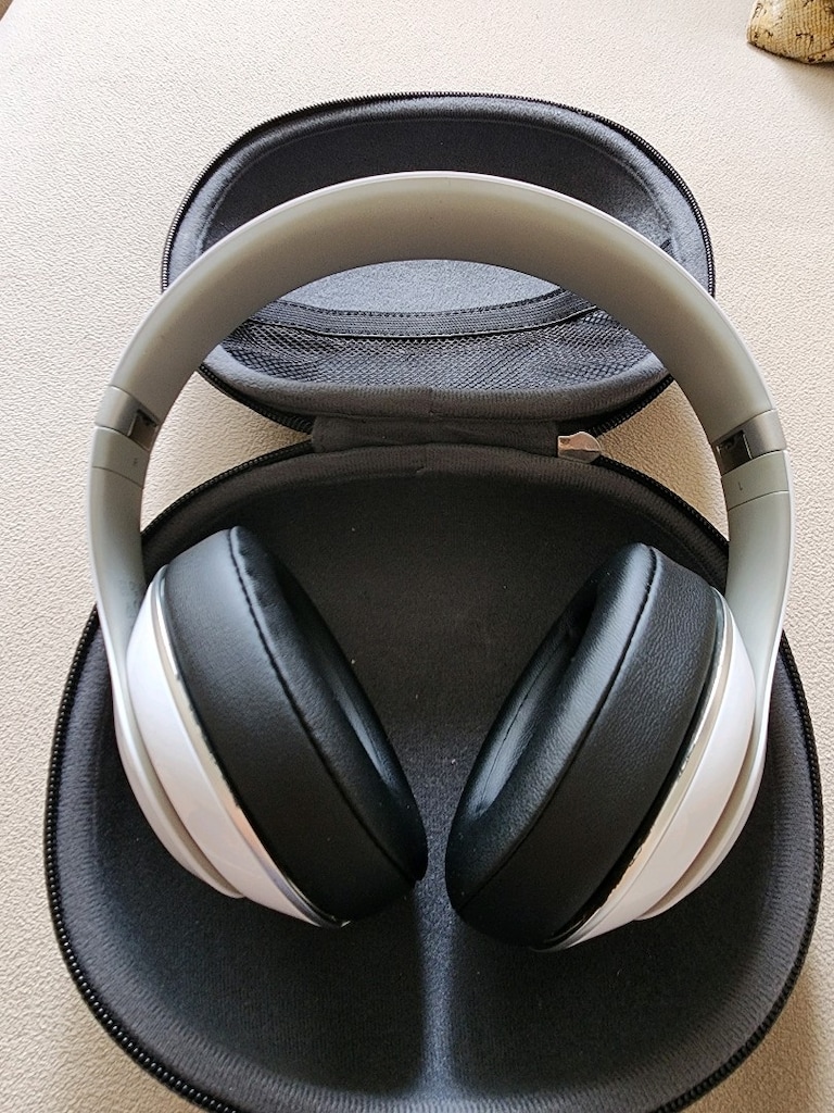 Beats Studio 2.0 Wireless (Beyaz / Kırmızı detaylı) - letgo'dan