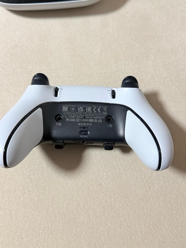sony playstaion 5 dualsence edge controller - 2