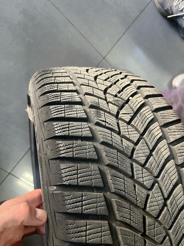 Goodyear kış lastik 235 40 18 - 5