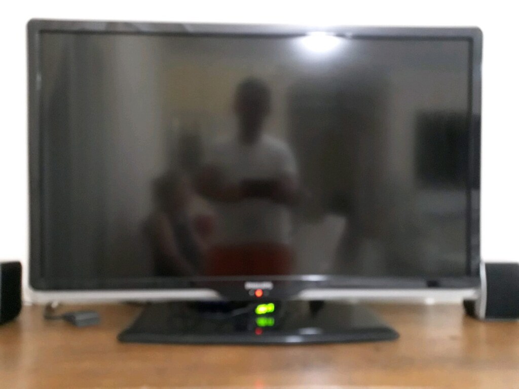 SON FİYAT PHILIPS 100 EKRAN TV ORJINAL KUMANDASI İLE - 2