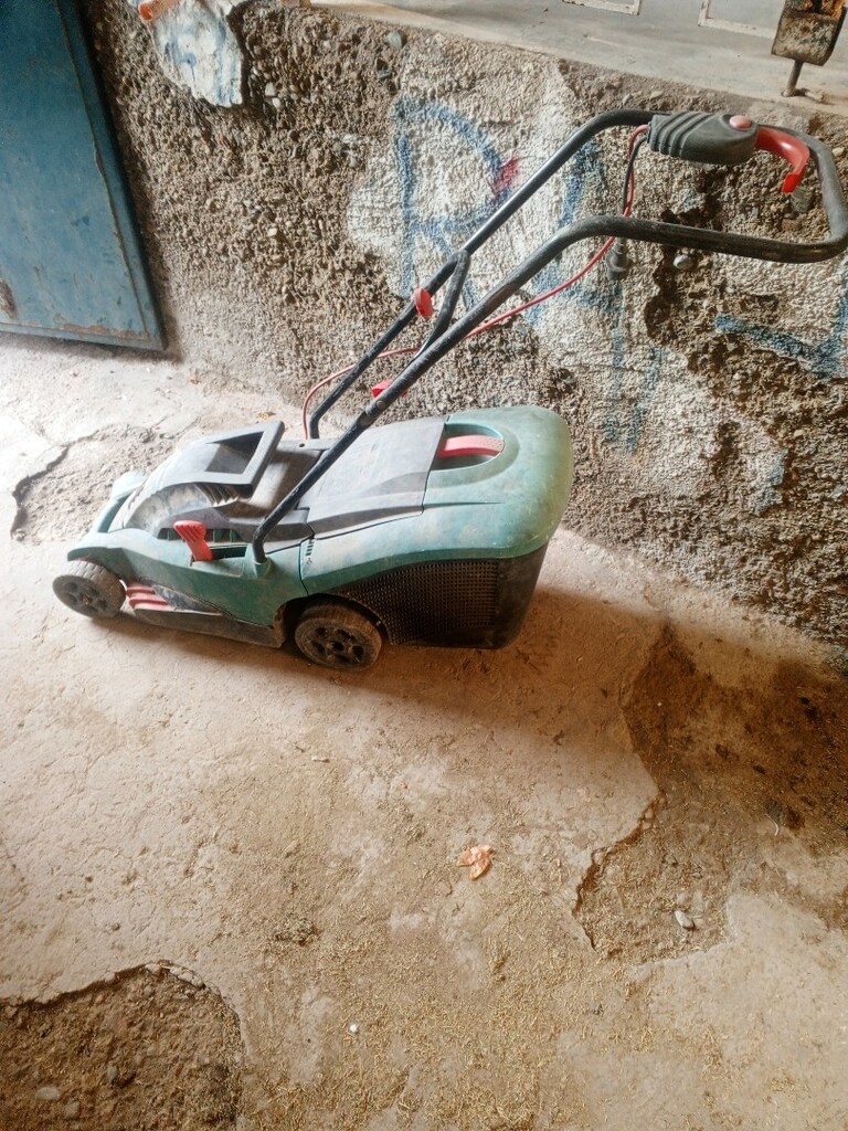 BOCSH rotak 34 cm 1300 w çim biçme makinası sağlam kayışı değişecek - 3