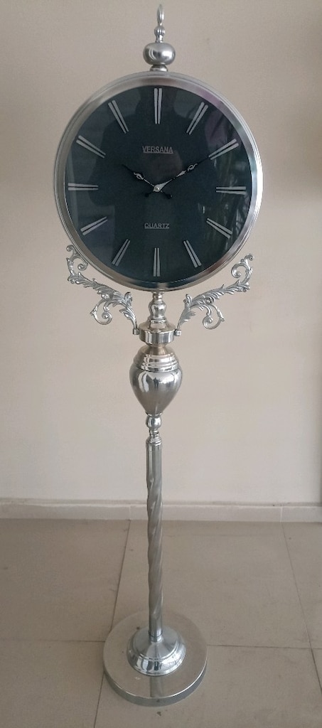 Tripod ayaklı ahşap metal detaylı saatler - 3