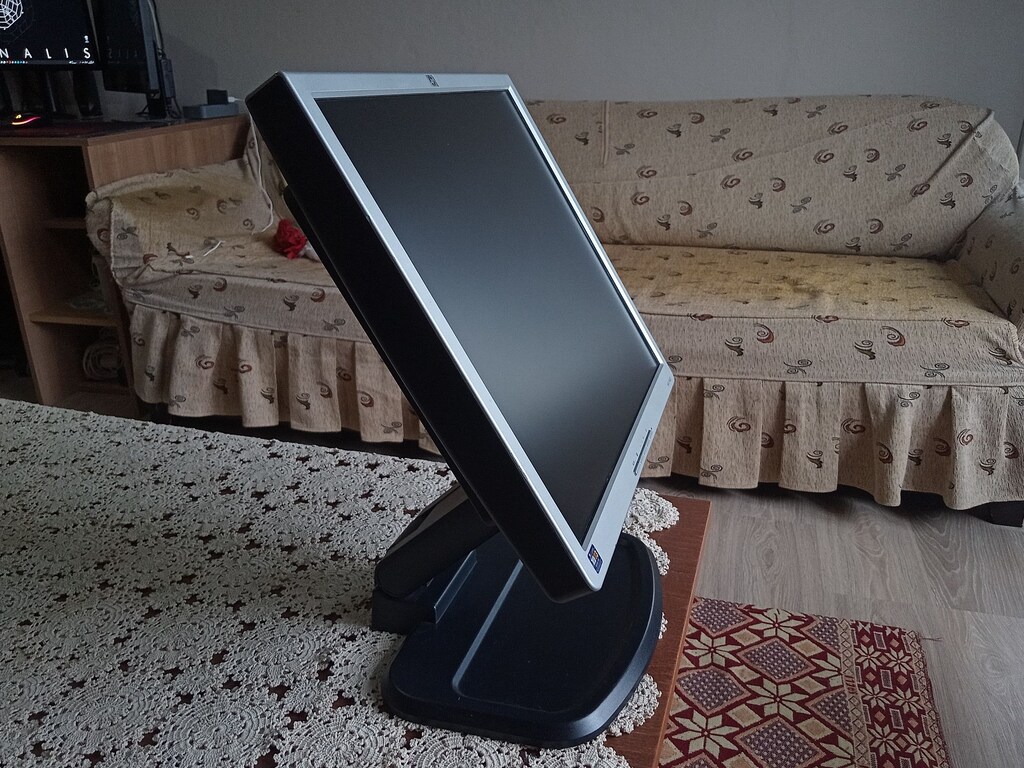 HP 19 İnç 75 Hz Pivot Monitör + Yükseklik / Eğim Ayarlanabilir Stand - 8