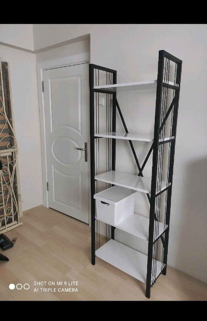 Modern kitaplık metal aksamlı 5 raflı - 8