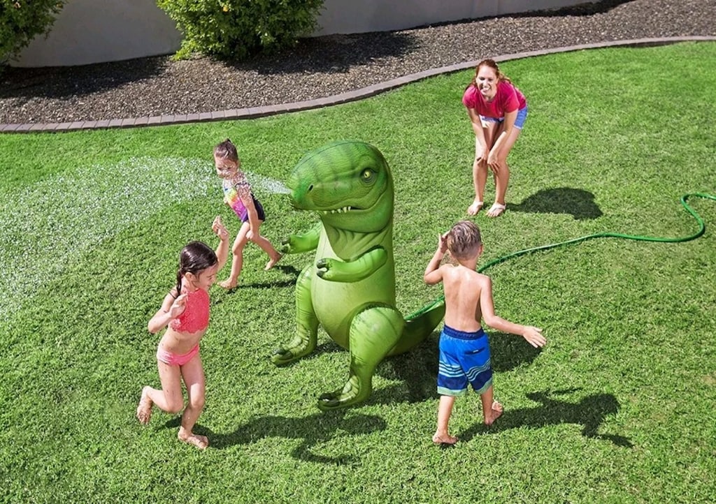 Bestway su fıskiyesi, dinozor, 99 x 76 x 122 cm, Deniz OyuncağıAmazon’