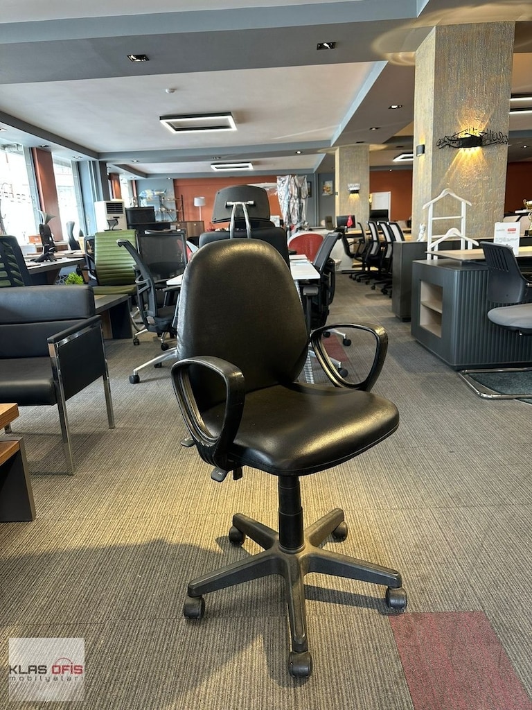 KLAS OFİS ÜSKÜDAR DERİ SABİT KOLÇAKLI ÇALIŞMA KOLTUĞU - 2