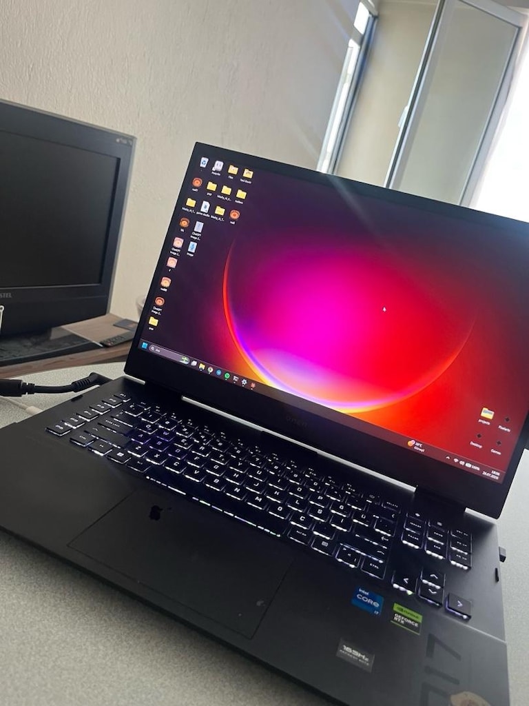 HP OMEN 17.3” Gaming Laptop | RTX 4060 | i7-13700HX | 16GB RAM | Temiz - 2
