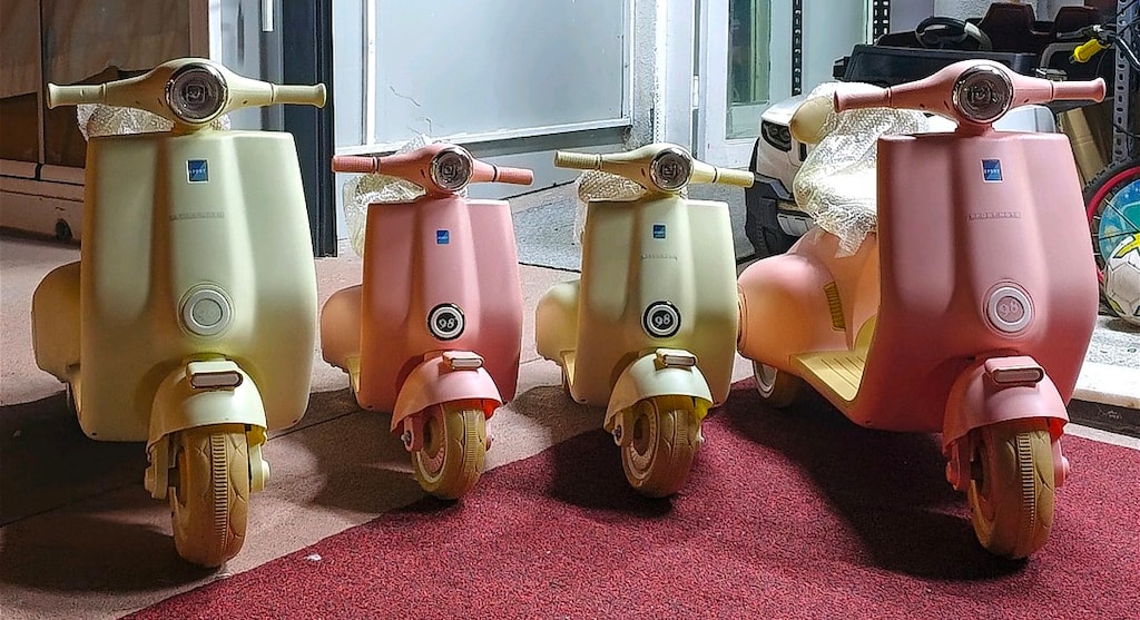 (KAMPANYA) 12+12 VESPA 2-6 YAŞ KUMANDALI&MANUEL AKÜLÜ ARABA SCOOTER - 8