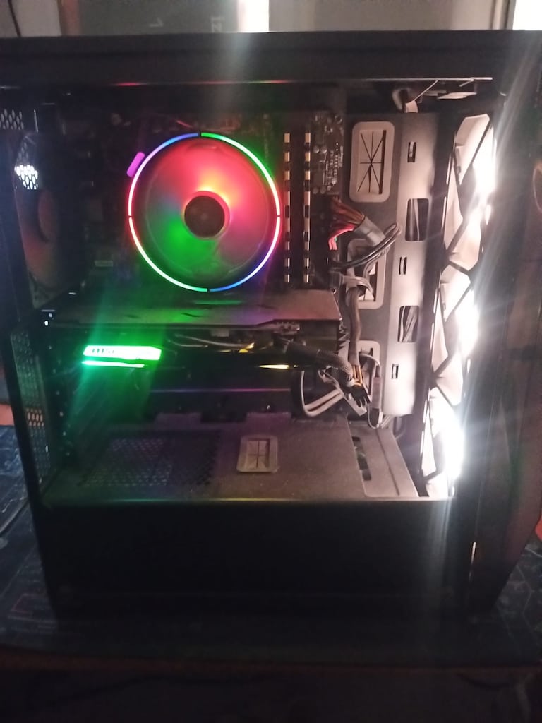 Ryzen 5 3600 + GTX 1660 Super + 16GB DDR4 Ram - 6
