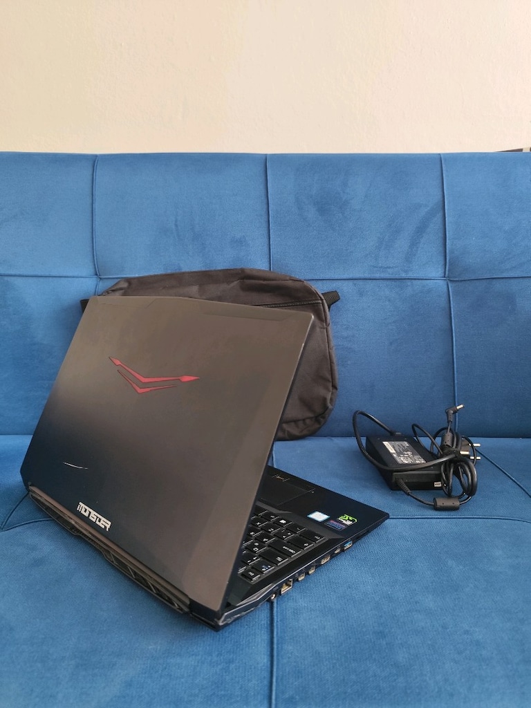 Monster Abra Oyun Çizim Laptop - İ7 İşlemci + 4 GB GTX 1050 - 9