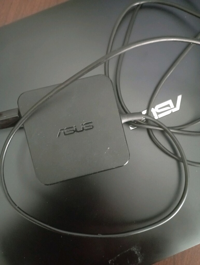 asus Laptop batarya bitik şarjda takılı kullanılıyor. - 12