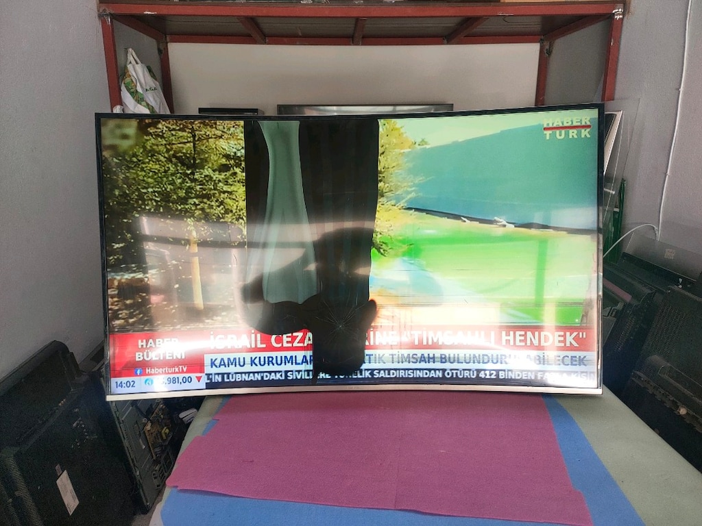SAMSUNG UE49KU7500U ekranı kırık çalışan TV parça parça satılıktır - 2