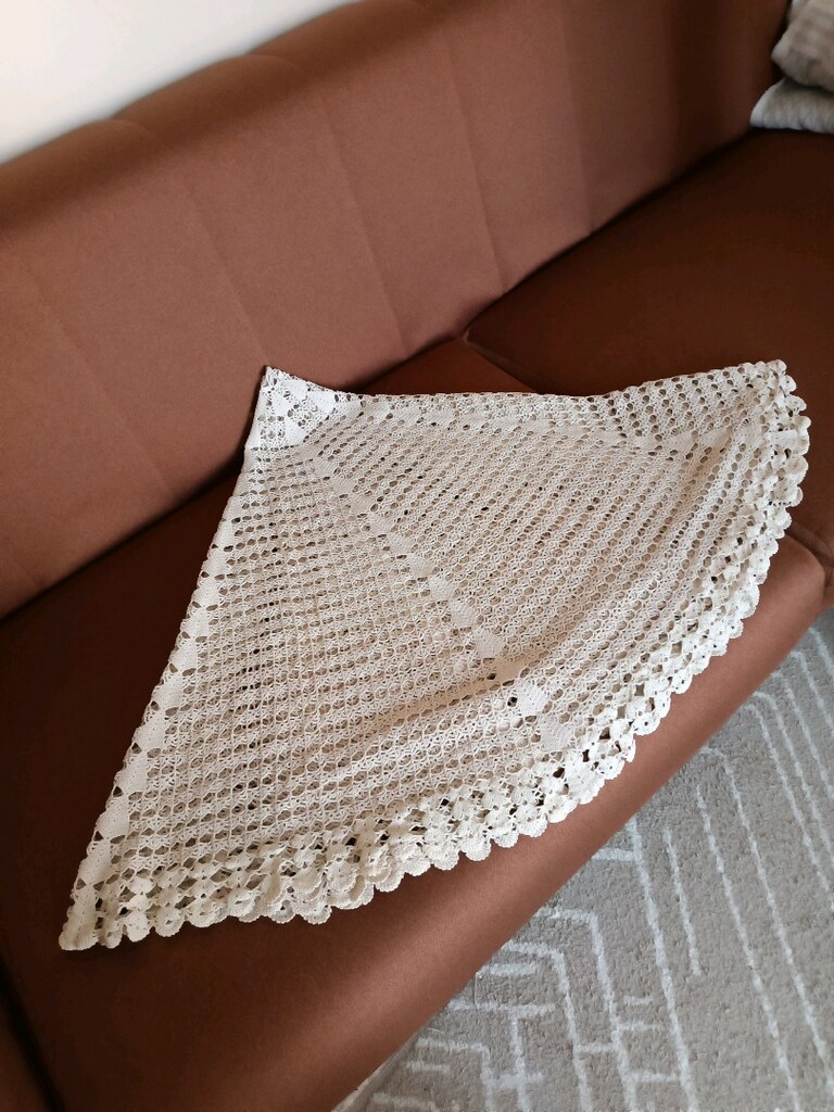 Yuvarlak dantel masa örtüsü - 4