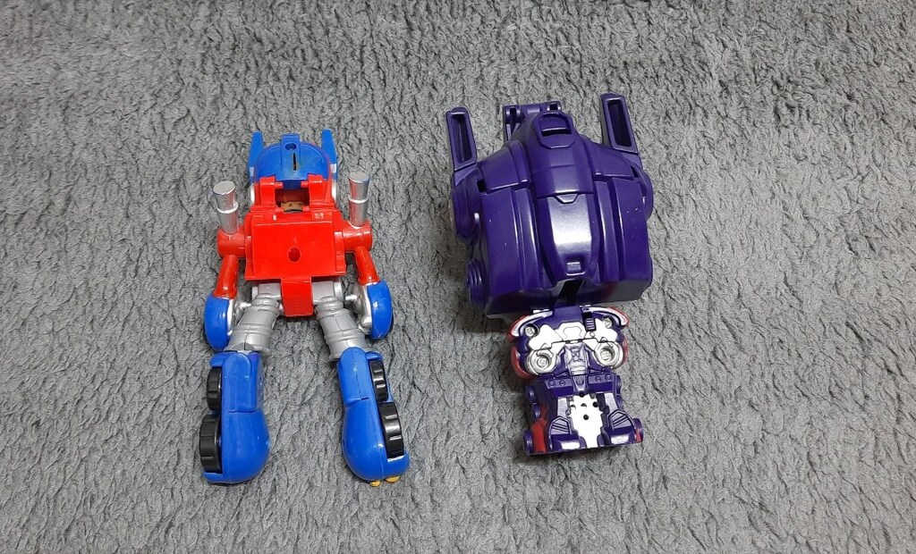 2 tane Transformers optimus prime - 2