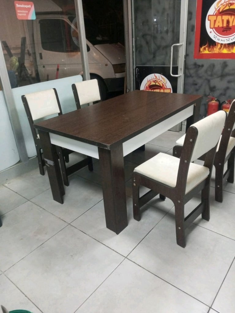 COK TEMIZ VE KALITELI MASA (sandalyeler haric) - 4
