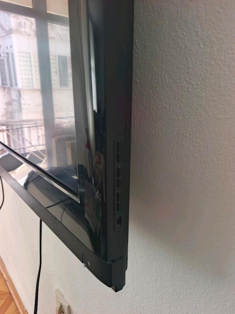 Grundig 82 ekran Televizyon, uydu alıcısı ve tv sehpası konsol dolabı - 2