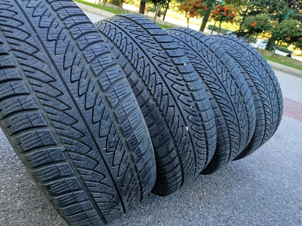 215/55/17 Goodyear 2023 sonu kışlık yeni ayarında lastikler kusursuz - 3