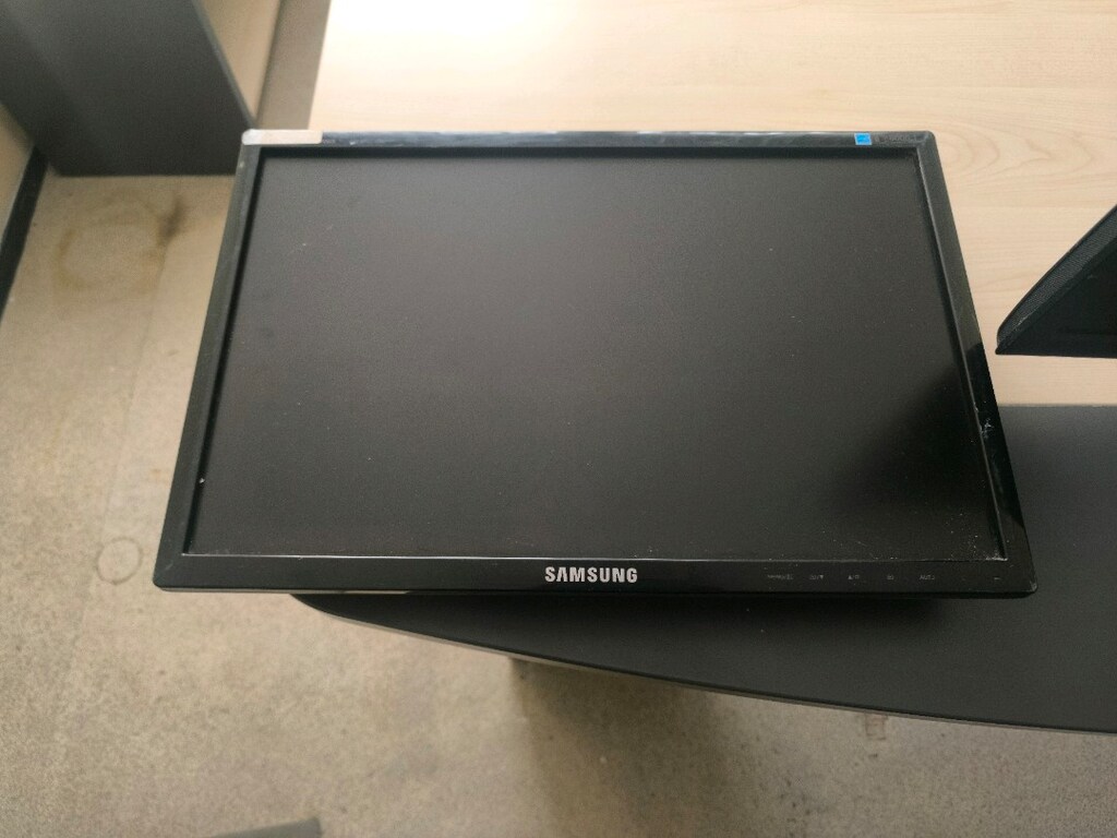 Asus ve Samsung bilgisayar ekranları - 2