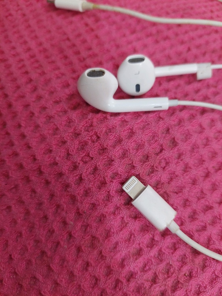 Kablolu kulaklık. 2 adet İphone girişli. 1 adet type c girişli. - 13