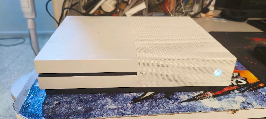 XBOX ONE S 4K..BLURAY. TEK KOL..+ OYUNLAR. SORUNSUZ TEMİZ. TAKAS Lİ - 6