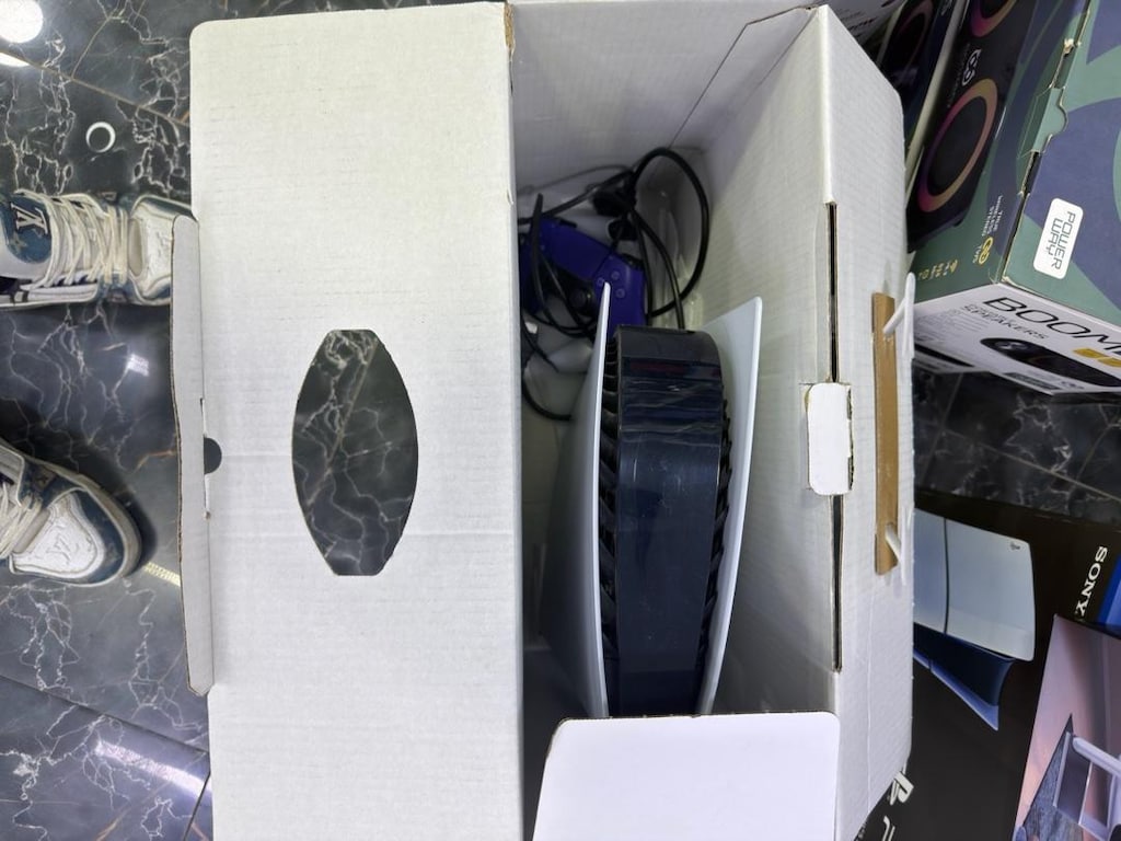 PLAYSTATION 5 - 8
