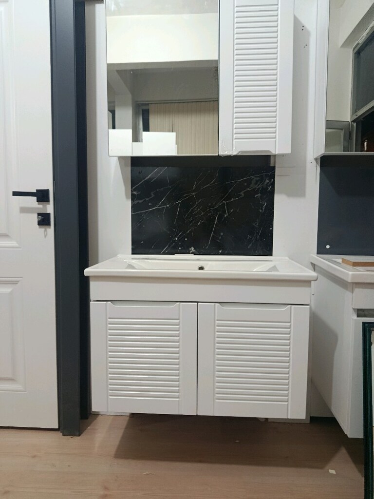 DUVARA ASMALI ULTRA BALON KAPAK BANYO DOLABI SETİ - 12