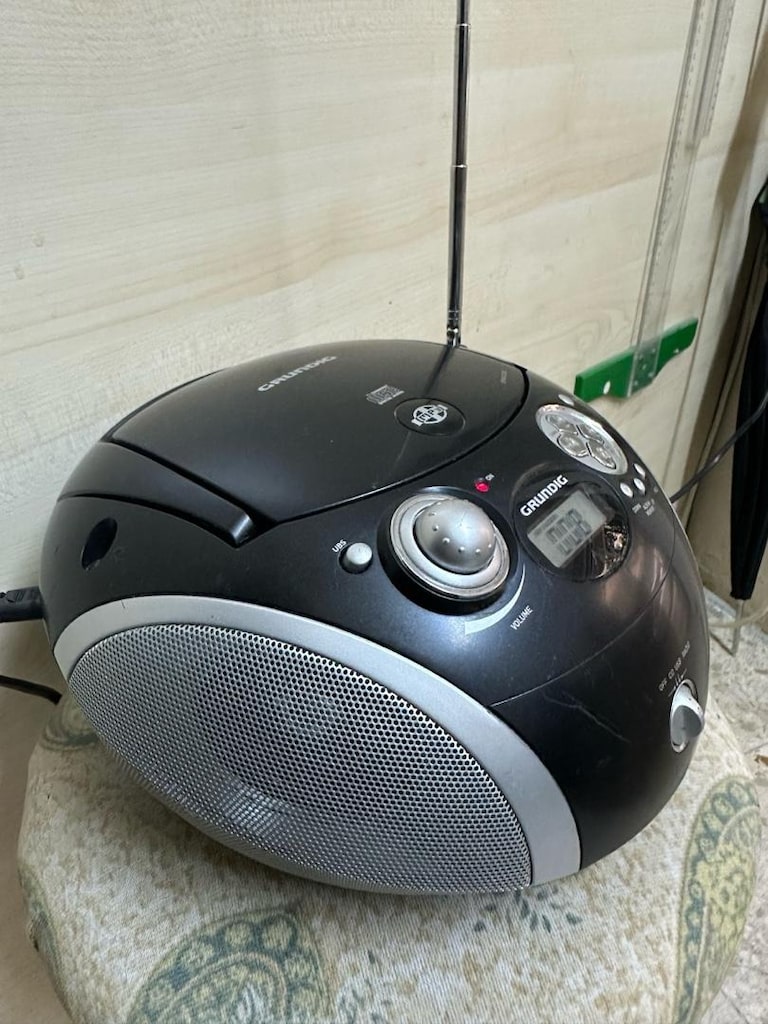 RADYO- CD/MP3 ÇALAR -USB ÇALAR ELEKTRİK VE PİLLE ÇİFT HOPARLÖR
