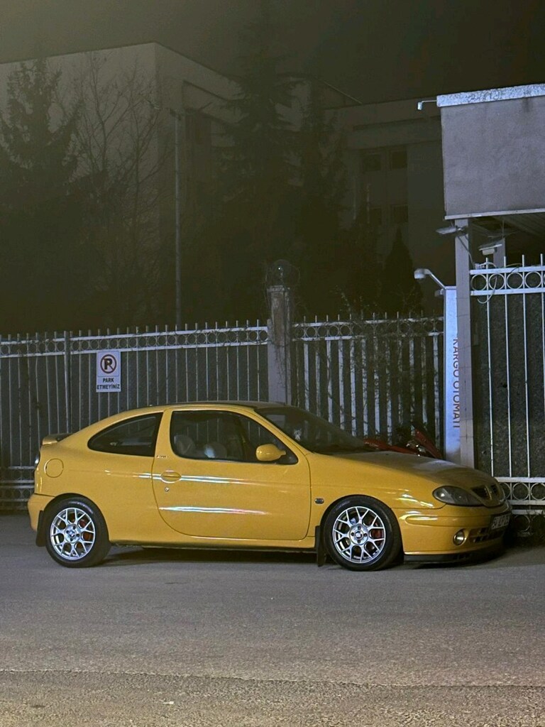 Renoult Megane 1 Coupe 2000 model 1.6 - 12