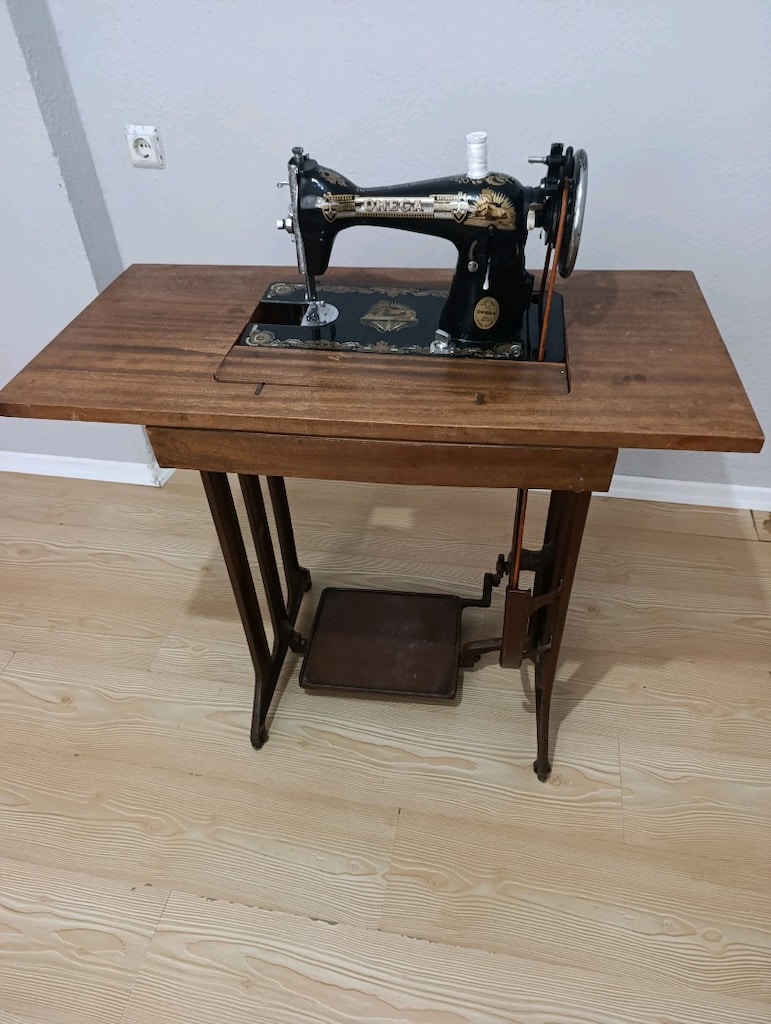 OMEGA Ahşap Tabanlı Vintage Dikiş Makinesi - 6