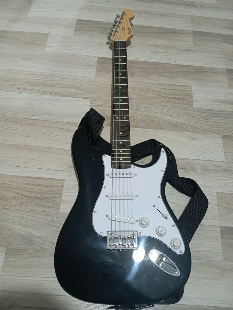 Elektro gitar squier ve marshall amfi - 5