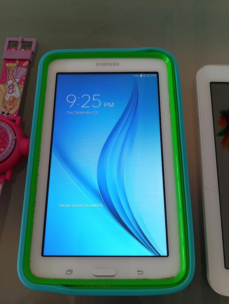 tablet Samsunglar ve akıllı saat ve projeksiyon saat - 7