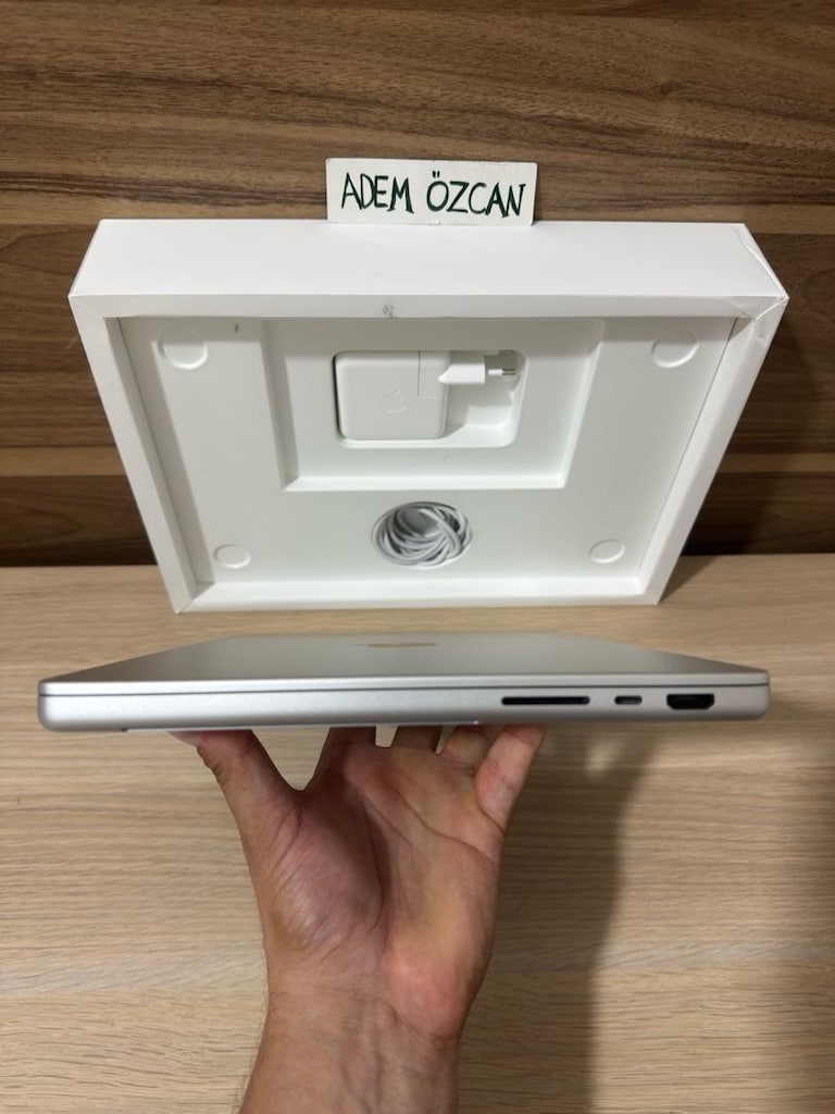 MacBook Pro / M4 Pro / 14 inç / 24 GB Ram / 512 GB Ssd - 8
