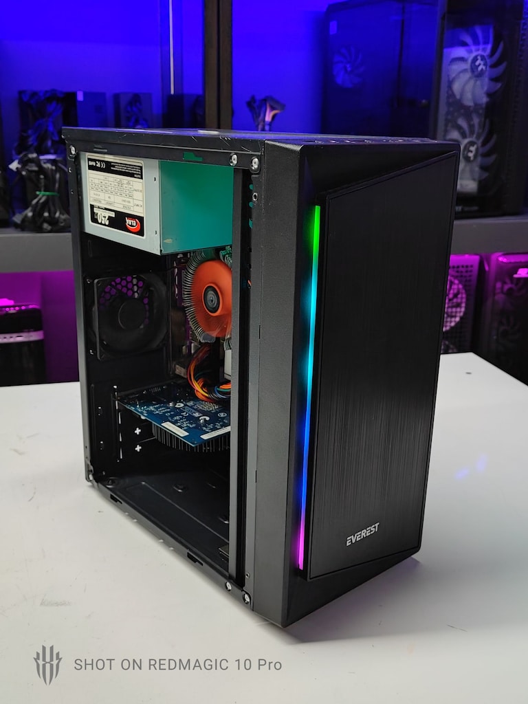 i7 640M - GT 415 1GB - 8GB RAM - 128GB SSD - 2