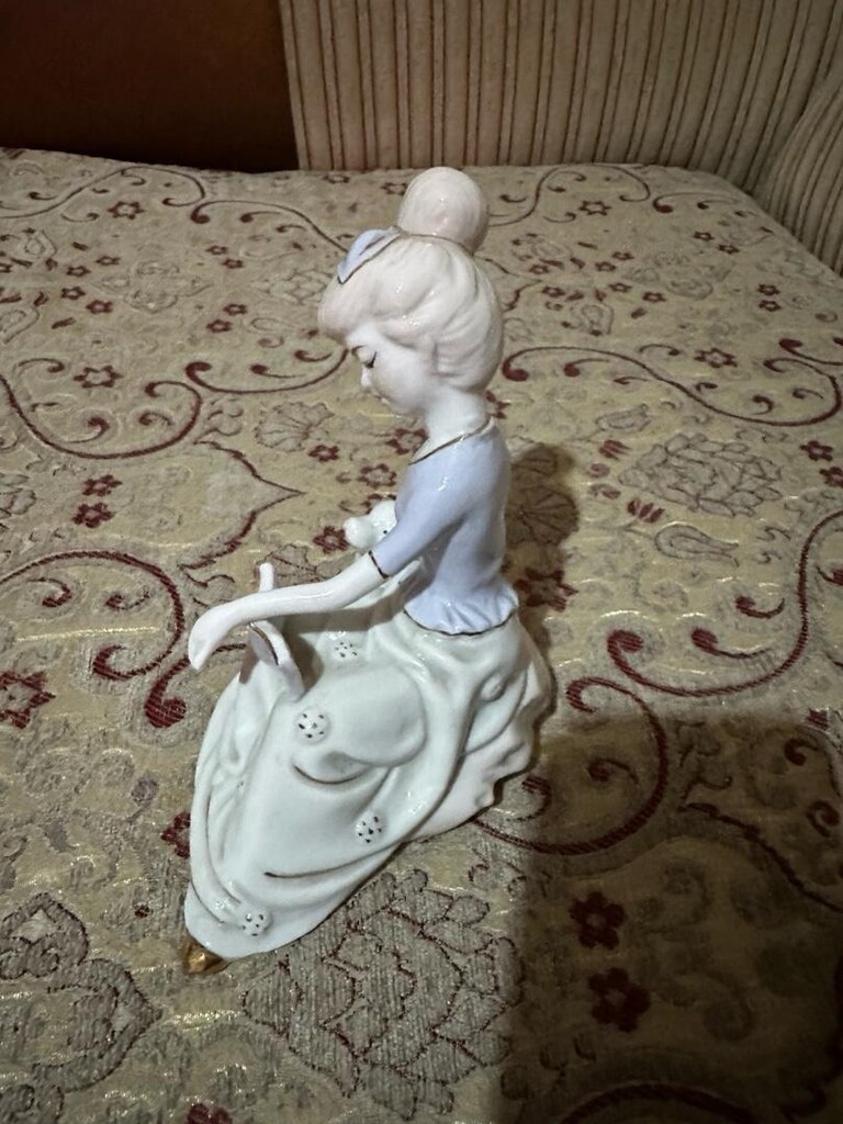 Bu porselen , 1960-1979 dönemine ait bir parcadır - 2