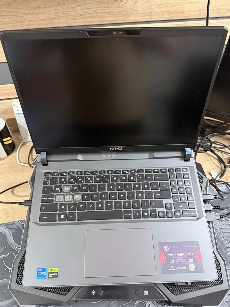 MSI Vector 16 HX A13V (RTX 4080 & i7-13700HX)