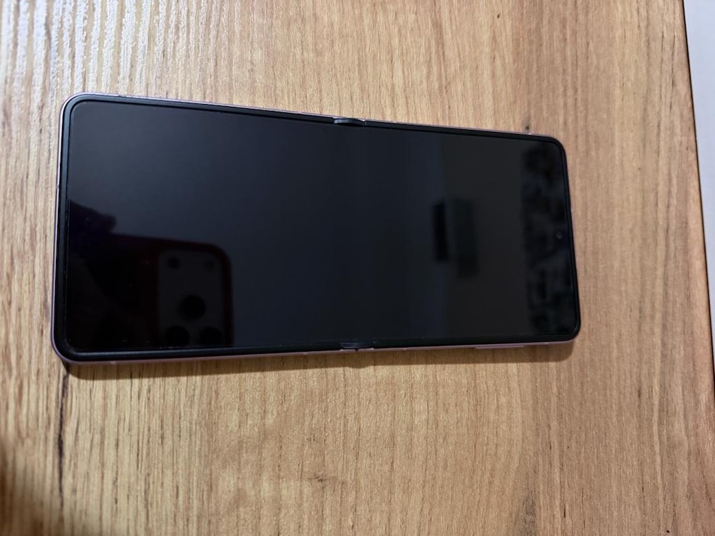 Samsung Galaxy Z Flip 8 - 5