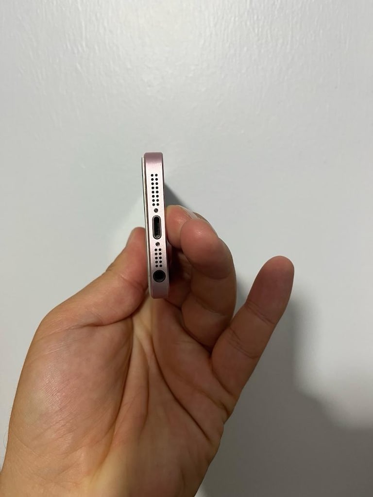 iPhone SE 64 gb gold rose - 5