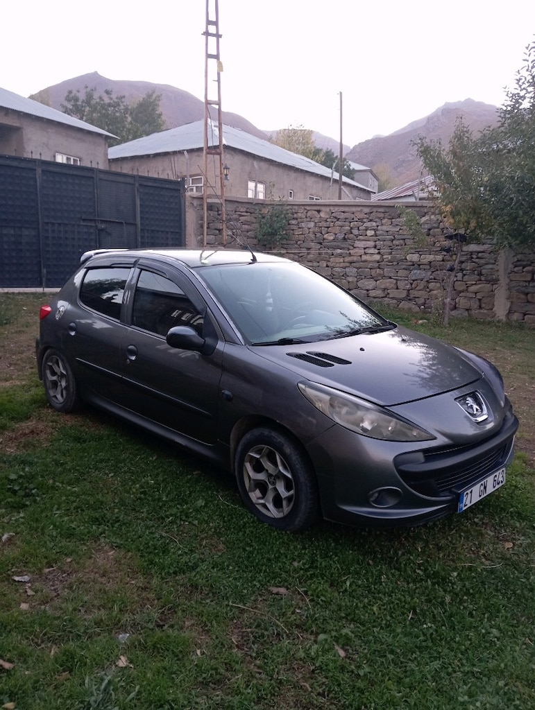 Peugeot Comfort Hecbek Model 2010 - 4