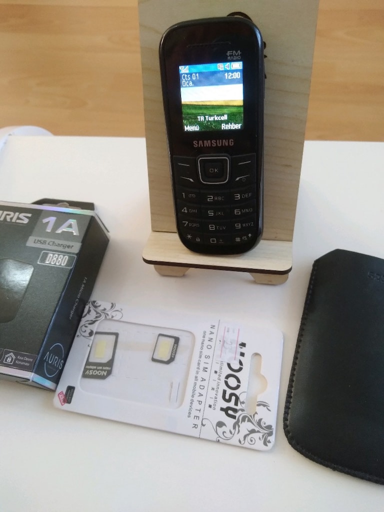 Samsung asker ve yaşlı telefonu fm ve radyolu..ışıklı ..1205 Samsung - 4