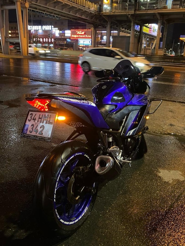 YAMAHA R25 - 3