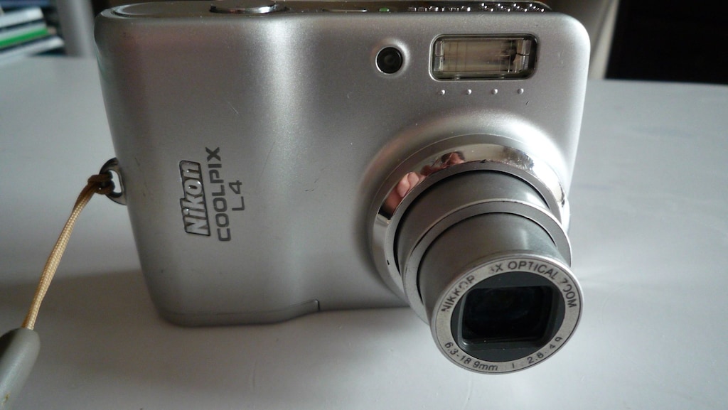 Nikon Coolpix L4 Dijital Fotoğraf Makinesi - 3
