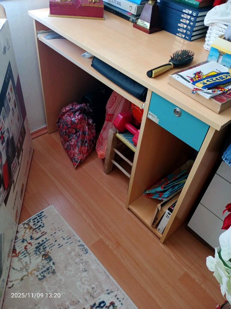 Temiz bilgisayar çalışma masası